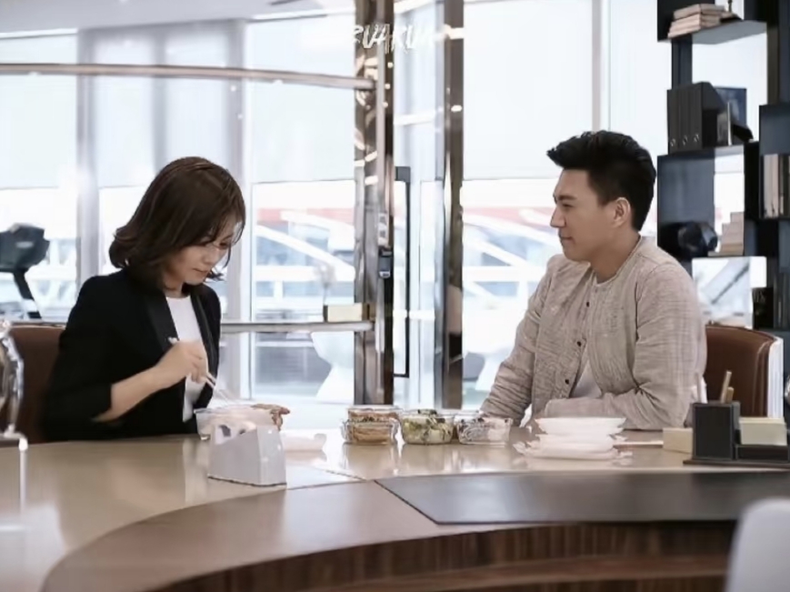 《欢乐颂》老谭对安迪暗恋却克制,藏着商业大鳄的顶级格局(图8) 欢乐颂安迪开的什么车_老谭对安迪的默默守护_欢乐颂老谭安迪感情线