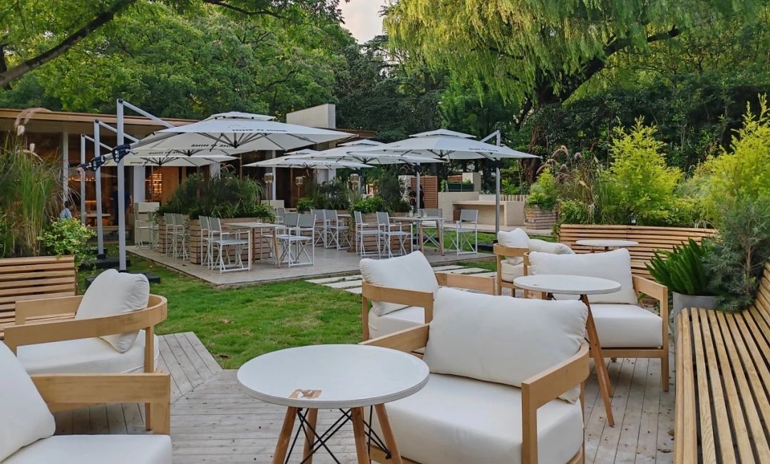 百年中山公园入驻一家高颜值的咖啡店(图1) 深圳中山公园附近美食_中山公园nine o nine咖啡店_中山公园主题甜品