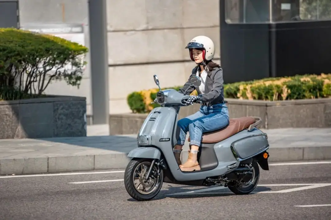 最受市场追捧的车型丨2024年度10款热门小排量踏板推荐(图2) 小排量摩托_合资复古踏板市场分析_2024年小排量踏板推荐