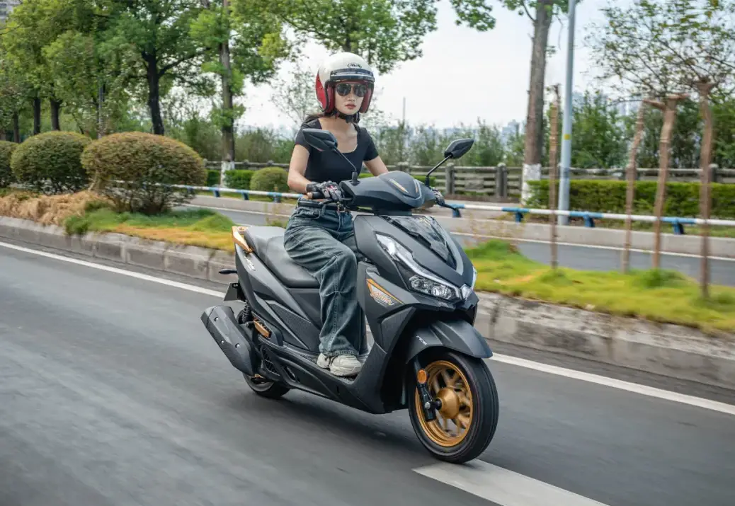 最受市场追捧的车型丨2024年度10款热门小排量踏板推荐(图5) 小排量摩托_2024年小排量踏板推荐_合资复古踏板市场分析