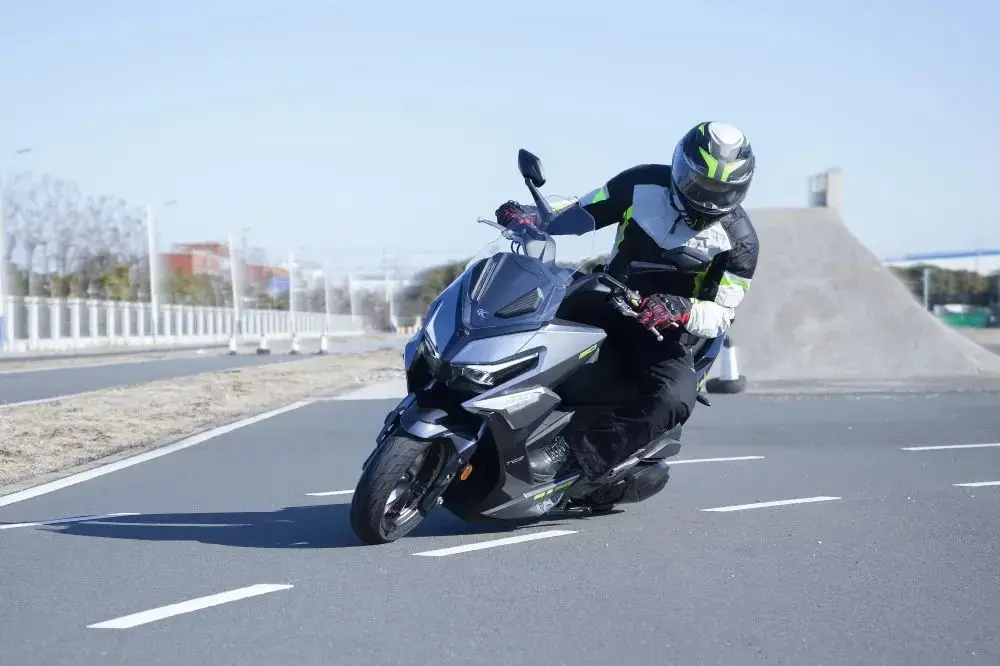 最受市场追捧的车型丨2024年度10款热门小排量踏板推荐(图10) 合资复古踏板市场分析_小排量摩托_2024年小排量踏板推荐