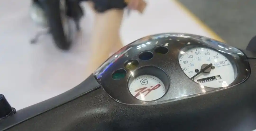 小排量代步踏板车,宗申比亚乔ZIP50,马力4.1PS(图2) 50cc小排量踏板车_小排量摩托_ZIP50宗申比亚乔