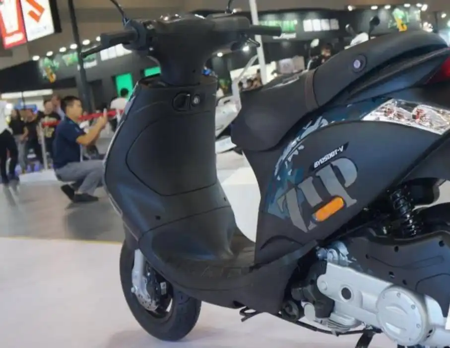 小排量代步踏板车,宗申比亚乔ZIP50,马力4.1PS(图4) 小排量摩托_50cc小排量踏板车_ZIP50宗申比亚乔