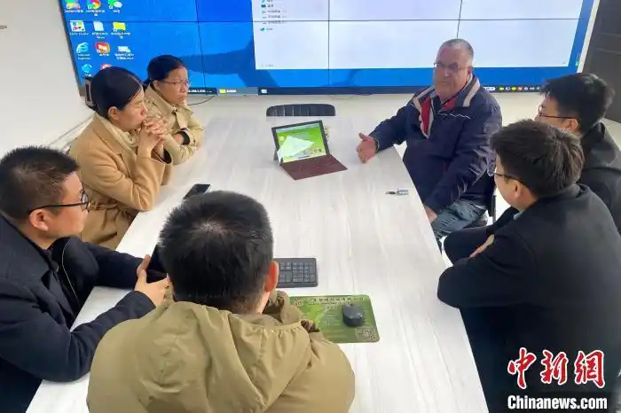 大棚里的“洋专家”(图4) 宁夏草莓种植技术_德国农业专家诺伯特_大棚种植草莓技术