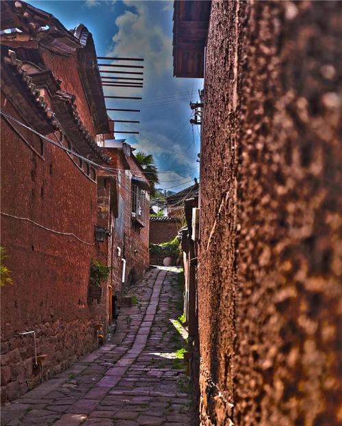 峡谷金沙江徒步_云南自驾游 路线推荐 摄影观鸟湖泊日出_九寨沟旅游线路设计