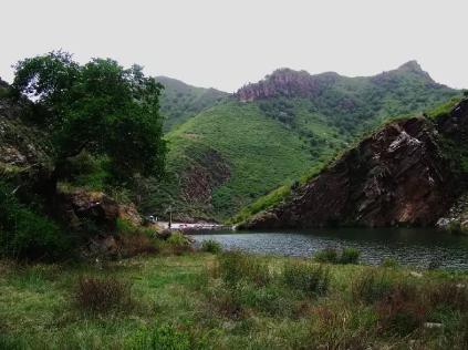 呼和浩特市周边避暑胜地_马场梁夏日冰瀑_呼和浩特白石沟景区