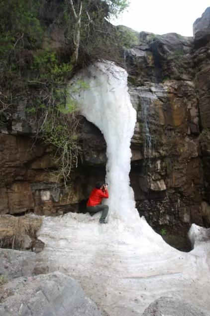 呼和浩特周边避暑胜地_马场梁夏日冰瀑_呼和浩特白石沟景区