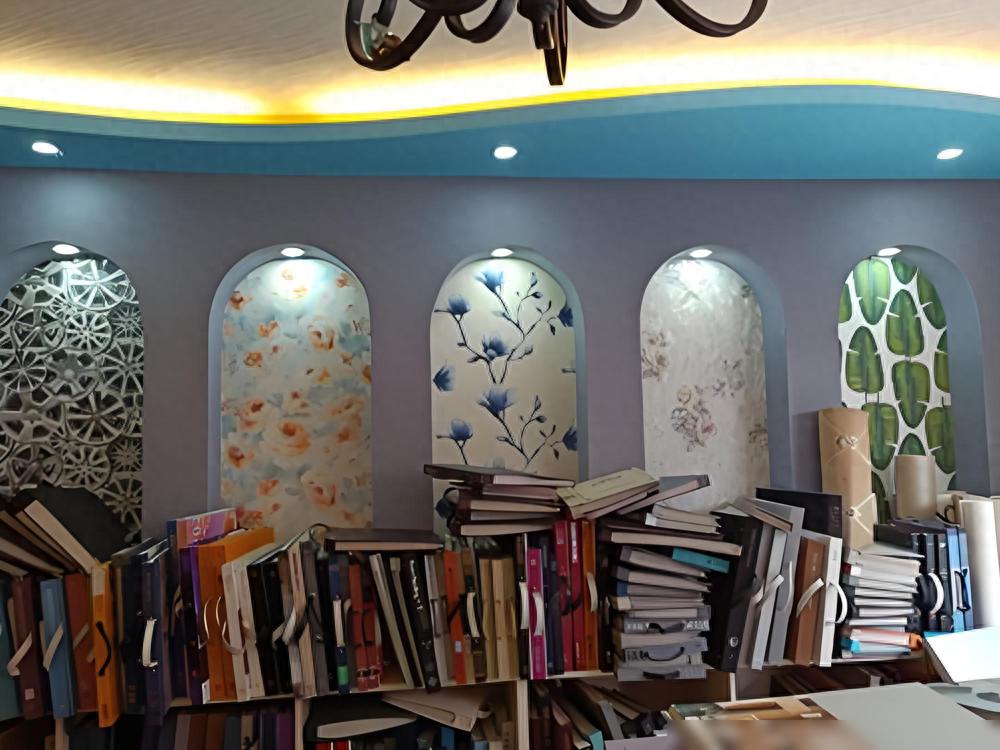 内行人告诉你,装修选乳胶漆还是选墙纸壁布?都是干货!(图1) 墙面装修材料性价比对比_刷乳胶漆的墙面还能贴壁纸不_乳胶漆与壁纸壁布的选择