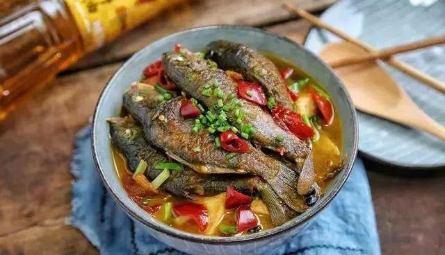 美食推荐:酸辣豆腐鱼、粉蒸肉、腊肠粉丝煲的简单做法(图1) 酸辣豆腐鱼 番茄 豆腐_粉蒸肉 五花肉 米粉_南瓜粉蒸肉的做法大全