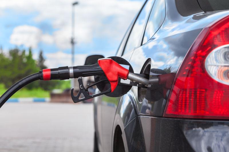 怎么判断汽车油耗大不大?记住这个金标准,及时检查车辆!(图2) 工信部油耗+2升容忍线_汽车比以前省油_判断车辆油耗标准