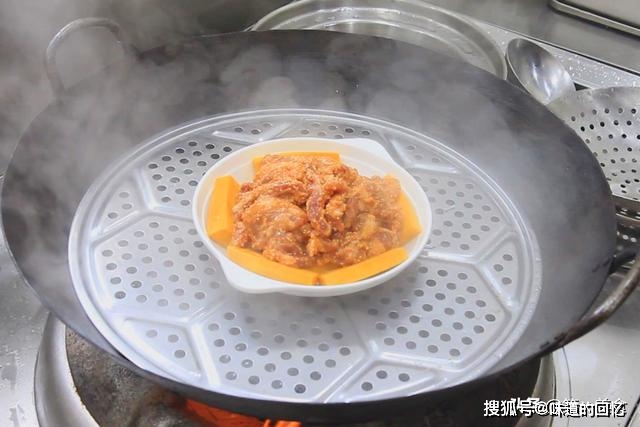 厨师长教你粉蒸肉的做法,掌握这几个技巧,酥而爽口,看一遍就会(图8) 重庆粉蒸肉配方_四川粉蒸肉做法_南瓜粉蒸肉的做法大全