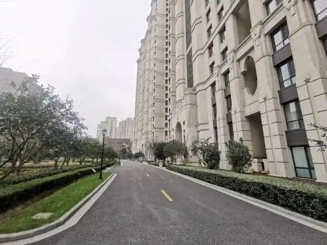 尚汇豪庭二期业主投诉物业乱收费断水停电独立成立业委会_小区维修费用公示_尚汇豪庭二期水泵故障频繁物业维修不到位业主要求独立核算