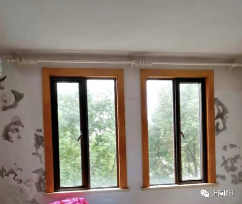 老旧小区墙体渗水、年久失修,维修基金却无法使用,“上海松江”记者后续报道来了→(图2) 松江区业委会成立难_上海同润加州小区维修基金使用困难_小区维修费用公示