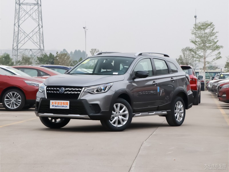 启辰t70后排座位放倒 启辰t70后排座套怎么安装(图1) 启辰T70后排座椅放倒技巧_启辰T70后座椅拆卸方法_启辰t70汽车坐椅套