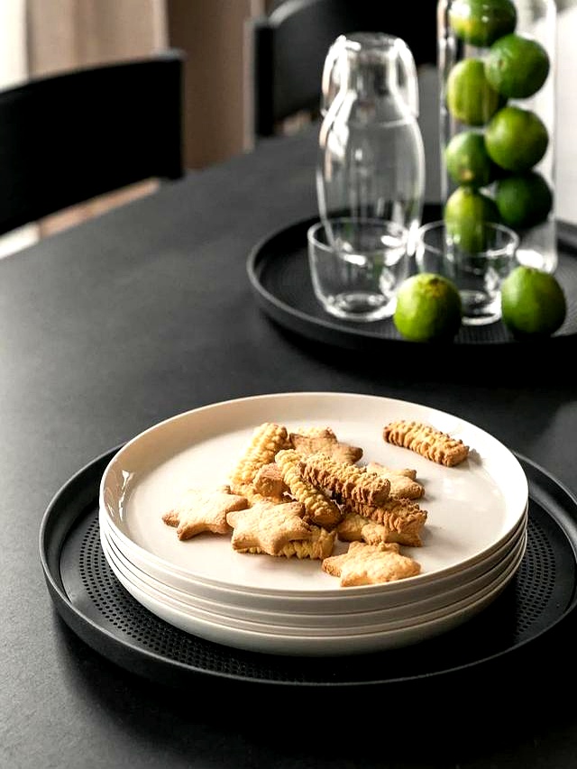 外企男120㎡日式风的家:灰色搭配原木百看不厌,喜欢厨房中岛台(图6) 灰色原木风格装修_日式厨房装修风格图片_日式家居设计案例