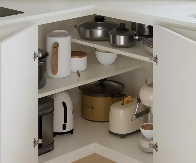 温州发现一户人家厨房,因太会设计而走红,真是脑洞大开,晒晒(图3) 智能抽屉设计升级_日式厨房装修风格图片_厨房转角空间创新利用