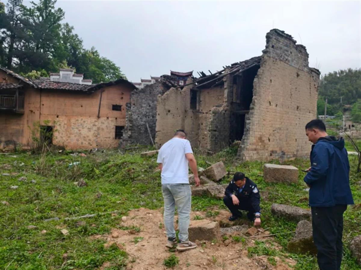 通山县公安局洪港派出所_铜钱古币图片价格_盗挖祖宅古钱币案件