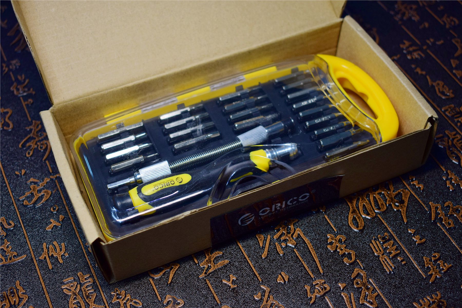 秒变专业拆机维修达人,这款工具套装你值得拥有(图2) ORICO精密螺丝刀套装_21种批头日常维修工具_维修工具套装