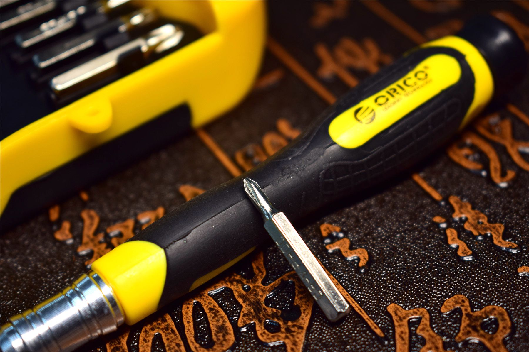 秒变专业拆机维修达人,这款工具套装你值得拥有(图13) ORICO精密螺丝刀套装_21种批头日常维修工具_维修工具套装