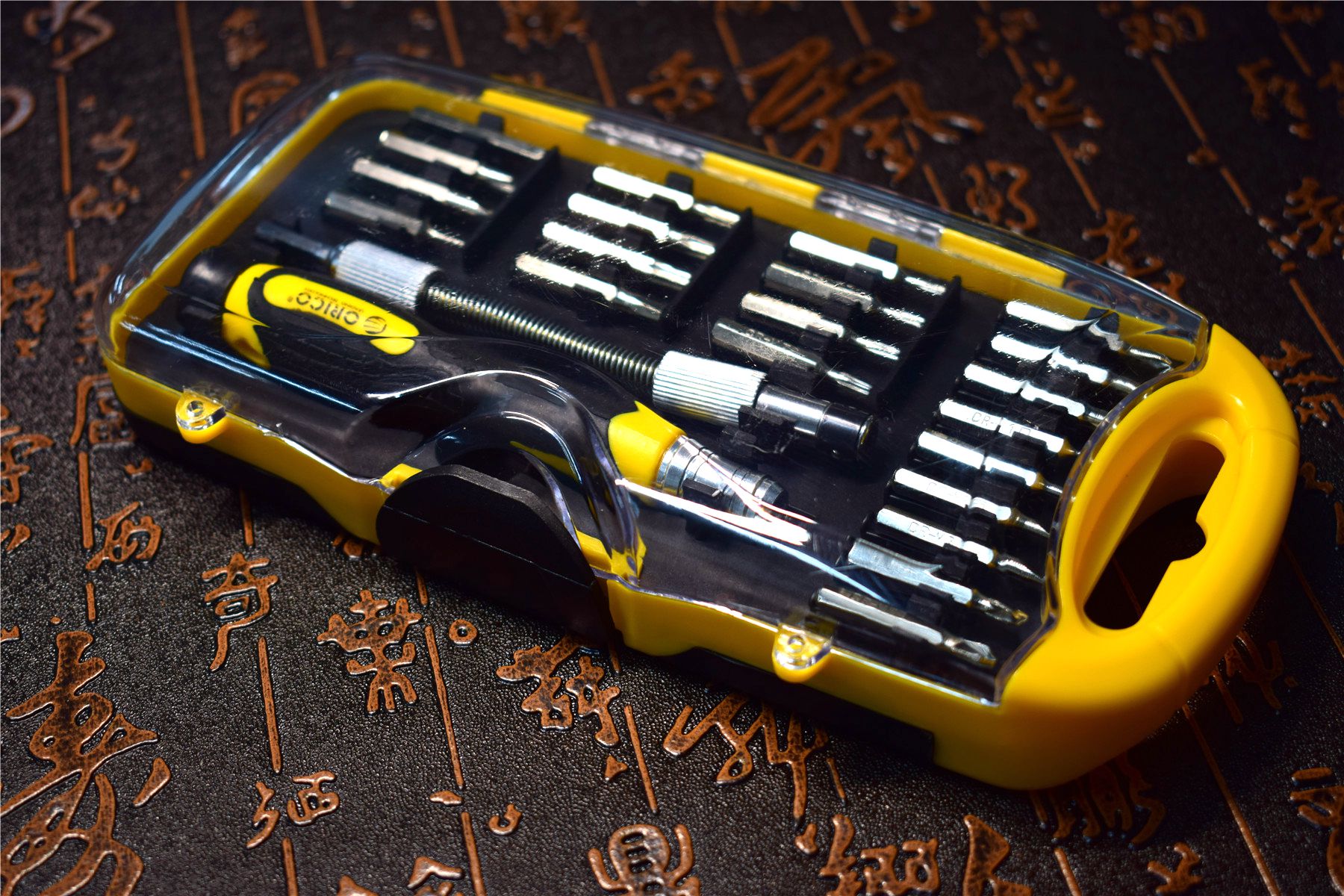 秒变专业拆机维修达人,这款工具套装你值得拥有(图5) 维修工具套装_21种批头日常维修工具_ORICO精密螺丝刀套装