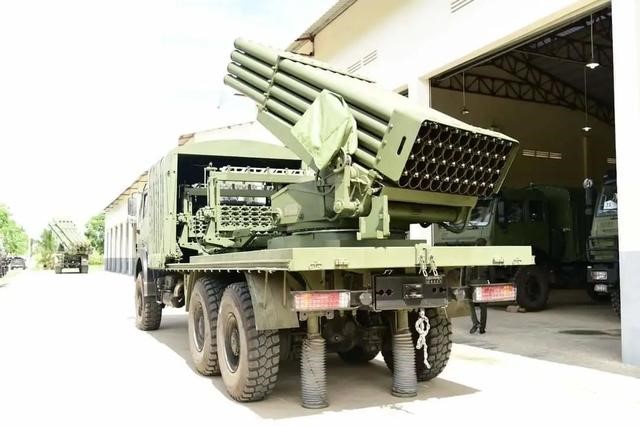 讲武谈兵|一口气引进中国三种先进火炮,柬埔寨炮兵实力飙升(图3) SH-1型155毫米52倍径轮式自行火炮_柬埔寨陆军新型炮兵系统_车载155毫米火炮