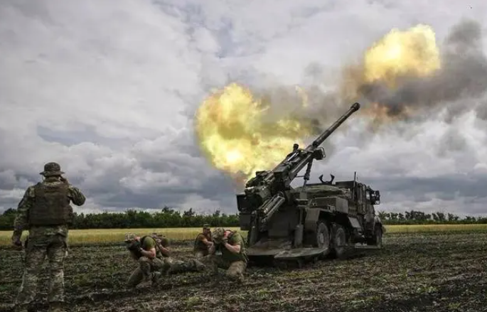 讲武谈兵|乌克兰版“凯撒”车载炮上战场,将与俄军火炮对决(图2) 车载155毫米火炮_乌克兰2S22型155毫米车载炮_乌克兰版凯撒火炮