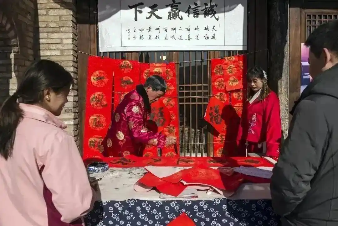 王屋山漂流景区_王屋山春节祈福活动_王屋山景区新春民俗表演