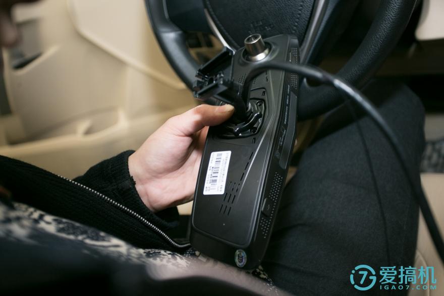 在后视镜里住着领航员，开车问问3智能语音后视镜体验