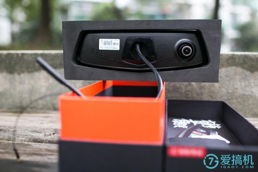 在后视镜里住着领航员，开车问问3智能语音后视镜体验