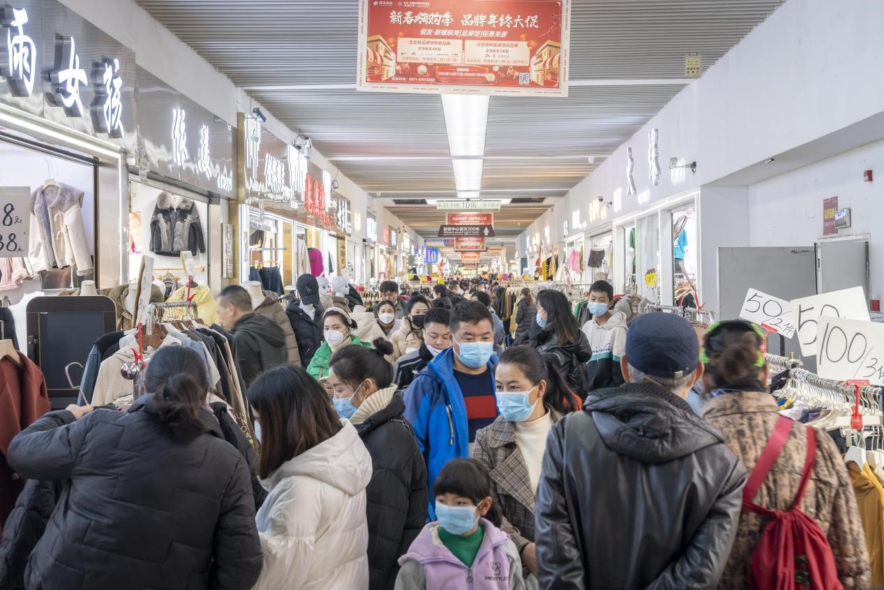 新春年货“一站式”购齐 俊发·新螺蛳湾喊你来赶年集寻年味啦!(图2) 昆明新螺蛳湾年货采购_俊发新螺蛳湾春节商品选购_螺蛳湾零食批发商电话