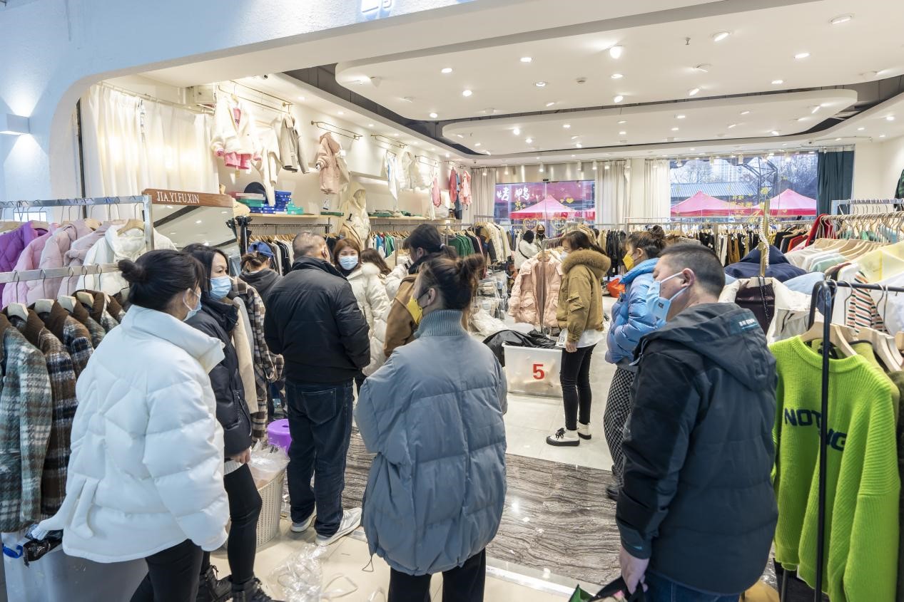 新春年货“一站式”购齐 俊发·新螺蛳湾喊你来赶年集寻年味啦!(图3) 螺蛳湾零食批发商电话_俊发新螺蛳湾春节商品选购_昆明新螺蛳湾年货采购