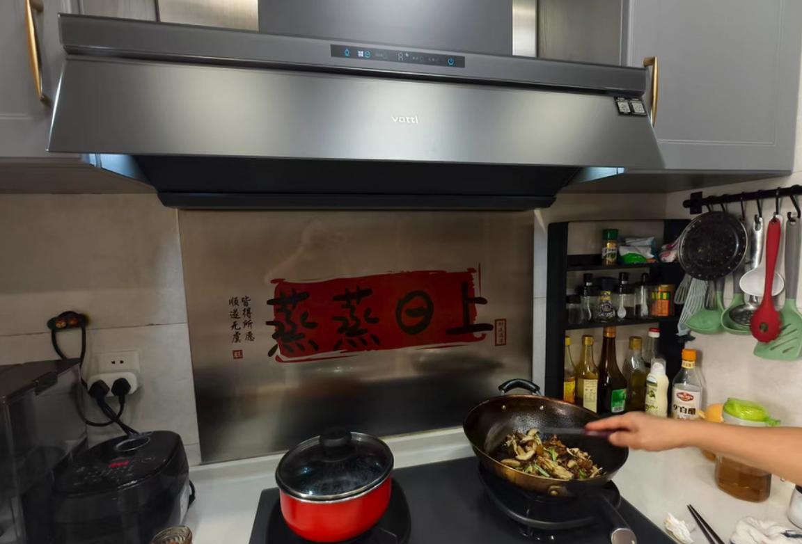 做饭油烟乱窜?开放式厨房油烟机排名TOP6解读,第3款最能打!(图3) 深罩型油烟机推荐_开放式厨房橱柜图片_开放式厨房油烟机选购指南