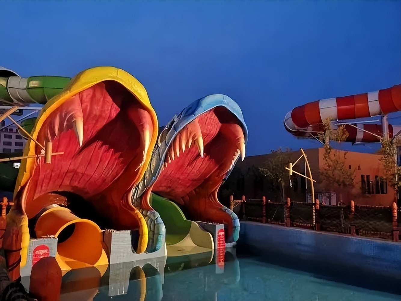 天津欢乐谷有什么游玩项目?惊险刺激,赶快去玩吧(图11) 天津欢乐谷刺激游乐项目_天津欢乐谷旅游自驾游_天津欢乐谷过山车项目