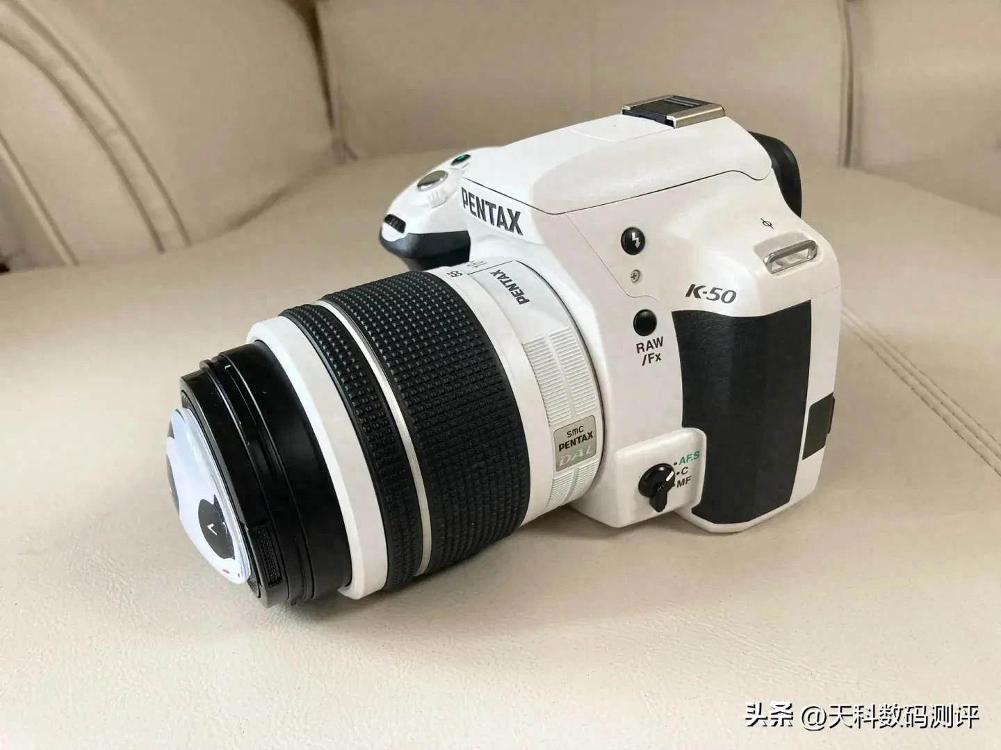 二手跌到千元!宾得‘暗夜战神’深度揭秘:小白轻松拍出1亿像素(图1) 宾得相机推荐_宾得和佳能单反哪个好_宾得入门级相机评测