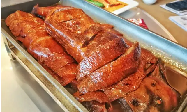 广东最出名的20道名菜,粤菜特色菜谱大合集,让人看了直流口水(图2) 粤菜特色菜谱大合集_粤菜菜谱清蒸鲍鱼_广东最出名20道名菜