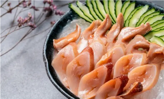 广东最出名的20道名菜,粤菜特色菜谱大合集,让人看了直流口水(图11) 广东最出名20道名菜_粤菜菜谱清蒸鲍鱼_粤菜特色菜谱大合集