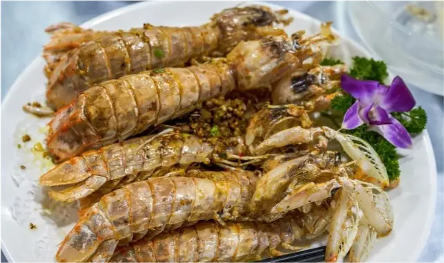 广东最出名的20道名菜,粤菜特色菜谱大合集,让人看了直流口水(图12) 粤菜菜谱清蒸鲍鱼_广东最出名20道名菜_粤菜特色菜谱大合集