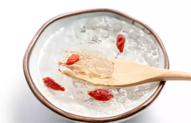 广东最出名的20道名菜,粤菜特色菜谱大合集,让人看了直流口水(图15) 广东最出名20道名菜_粤菜菜谱清蒸鲍鱼_粤菜特色菜谱大合集