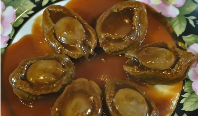 广东最出名的20道名菜,粤菜特色菜谱大合集,让人看了直流口水(图9) 广东最出名20道名菜_粤菜菜谱清蒸鲍鱼_粤菜特色菜谱大合集