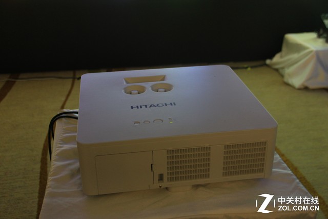 LED光源生死劫 日系投影“点亮”市场?(图4) 投影机 更换 灯泡_LED光源亮度突破_3500流明LED投影机