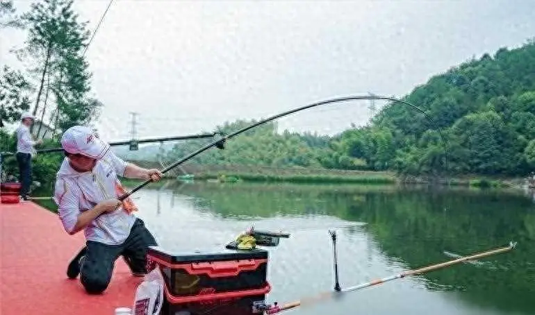 水库钓鱼技巧:选竿、选位与配饵(图1) 水库钓鱼技巧_冷水型水库钓鱼技巧_水库钓位选择
