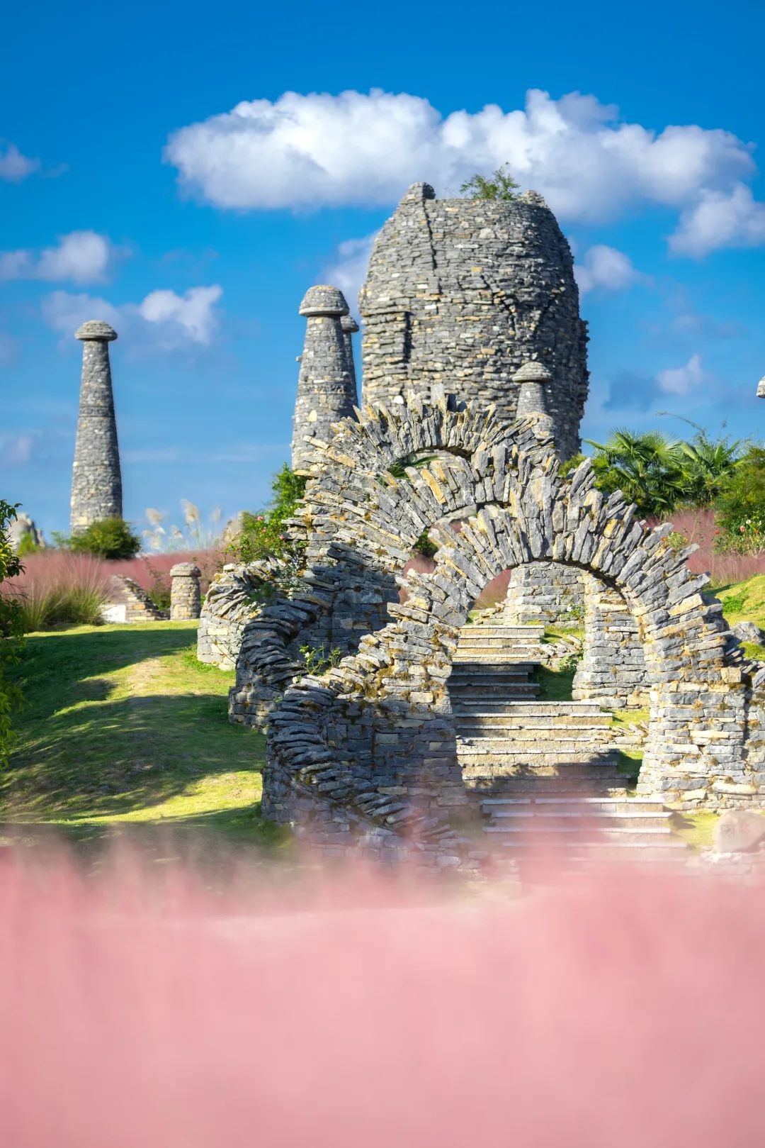 酉阳旅游喜事连连(酉阳旅游景点有哪些)(图3) 松鼠丛林乐园AAAA级景区_酉阳叠石花谷AAAA级景区_酉阳旅游景点