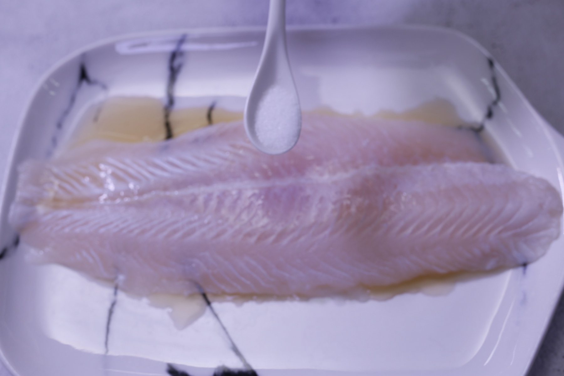 烤箱版香酥鱼柳,做法简单,金黄酥脆,外焦里嫩,孩子超爱吃(图5) 用烤箱做烤鱼_龙利鱼烤箱版香酥鱼柳食谱_烤箱版香酥鱼柳做法