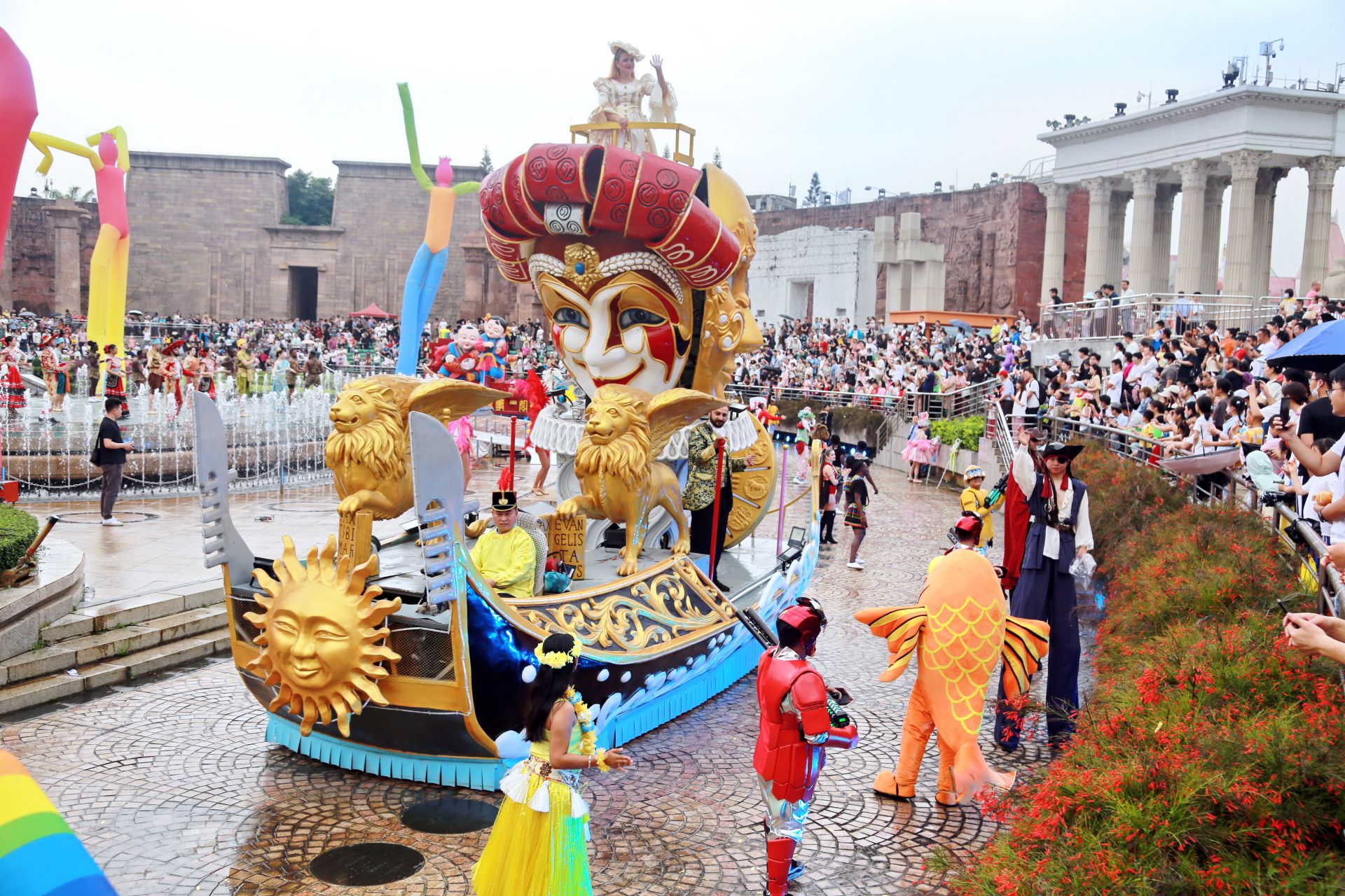 “五一”假期首日,深圳多个景区人气“爆棚”(图3) 深圳五一旅游活动_深圳欢乐谷附近的旅游地点_深圳景区门票预订量创历史新高