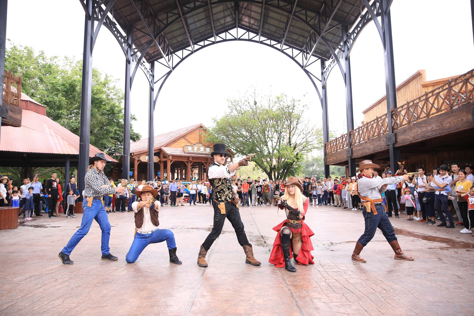 “五一”假期首日,深圳多个景区人气“爆棚”(图6) 深圳五一旅游活动_深圳欢乐谷附近的旅游地点_深圳景区门票预订量创历史新高
