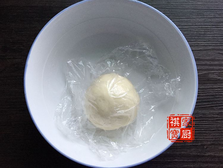 #祺宝家厨# 三文鱼培根薄底批萨(图4) 儿童喜爱批萨食谱_自制薄底批萨做法_必胜客海鲜至尊披萨的做法