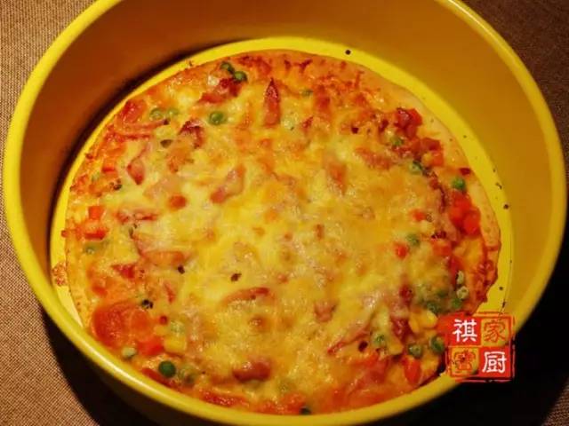 #祺宝家厨# 三文鱼培根薄底批萨(图8) 必胜客海鲜至尊披萨的做法_儿童喜爱批萨食谱_自制薄底批萨做法