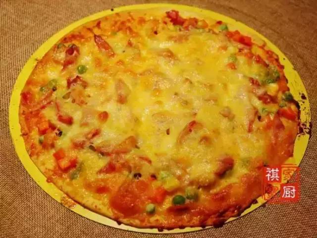 #祺宝家厨# 三文鱼培根薄底批萨(图9) 儿童喜爱批萨食谱_必胜客海鲜至尊披萨的做法_自制薄底批萨做法