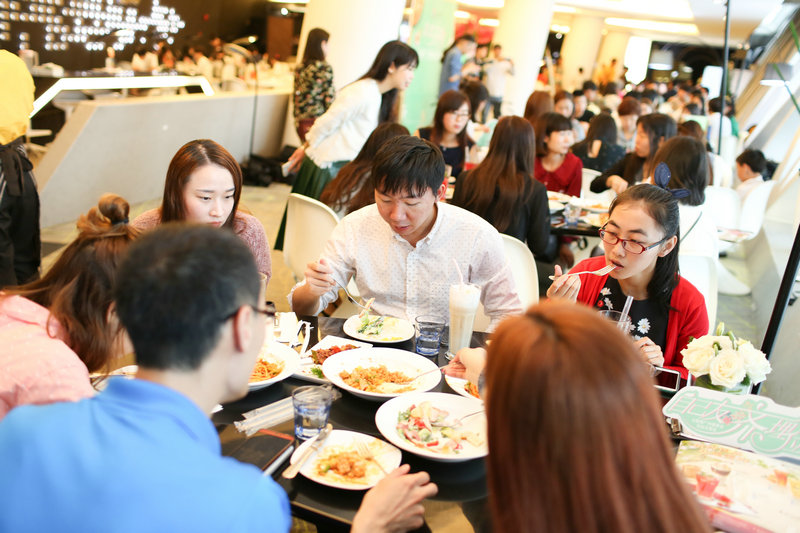 和牛油果比萨有个约会,美食大咖分享会(图17) 意式牛油果大虾比萨_意式香烤鸡腿排_必胜客海鲜至尊披萨的做法