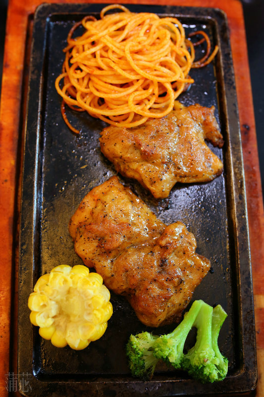 和牛油果比萨有个约会,美食大咖分享会(图3) 必胜客海鲜至尊披萨的做法_意式香烤鸡腿排_意式牛油果大虾比萨